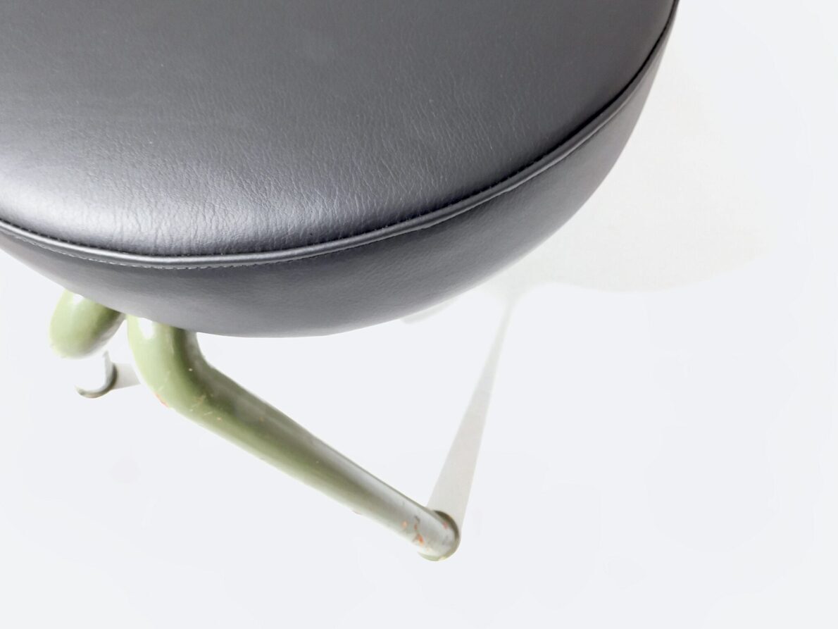 Artikelbild Zwei Niederländische Sitzbänke im Industriedesign