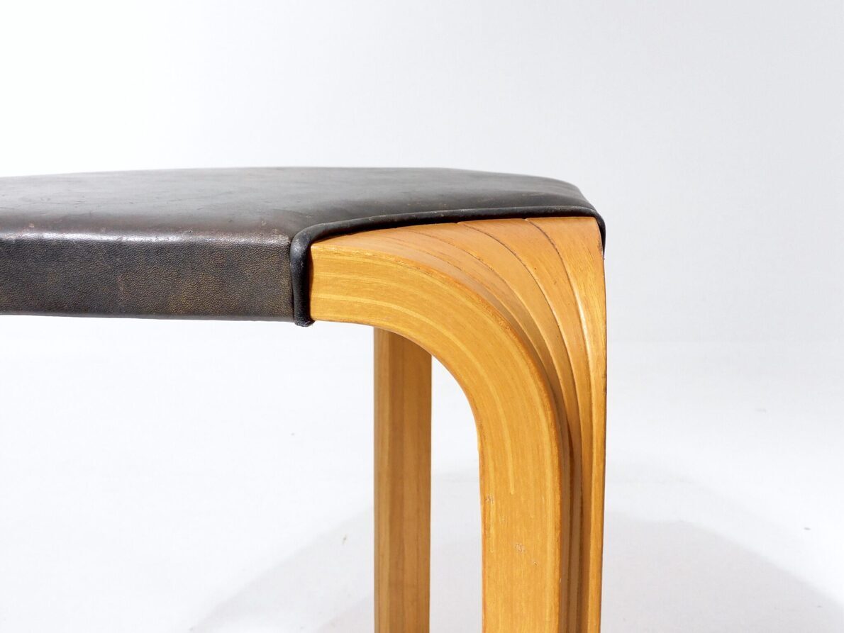 Artikelbild "Fan leg Stool"/ Modell X602 - Alvar Aalto