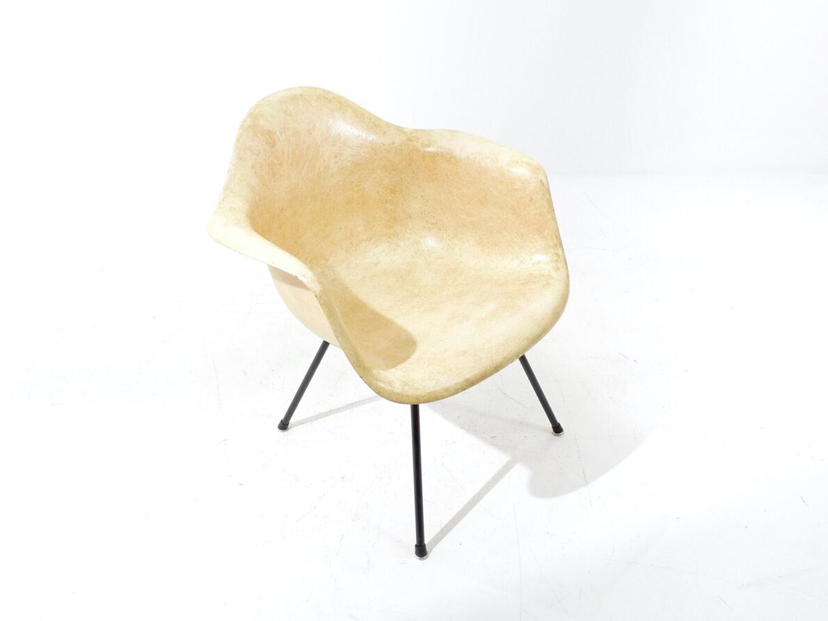 Artikelbild Fiberglass Armchair - Ray und Charles Eames