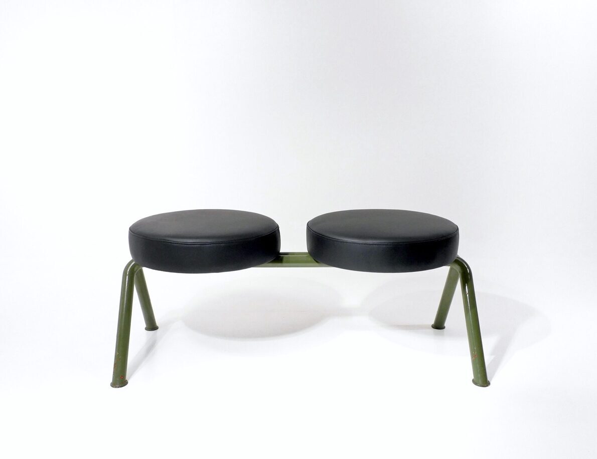 Artikelbild Zwei Niederländische Sitzbänke im Industriedesign